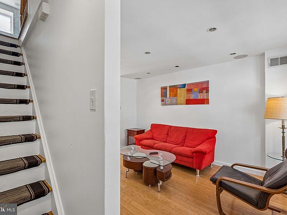2nd image of 930 League St