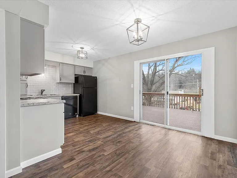 202D Stark Ave — Photo 7