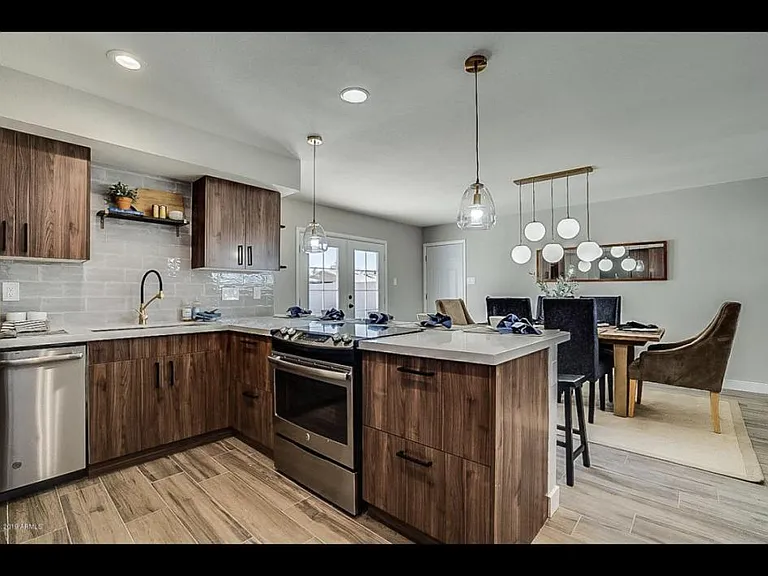 1045 E Carson Dr — Photo 5