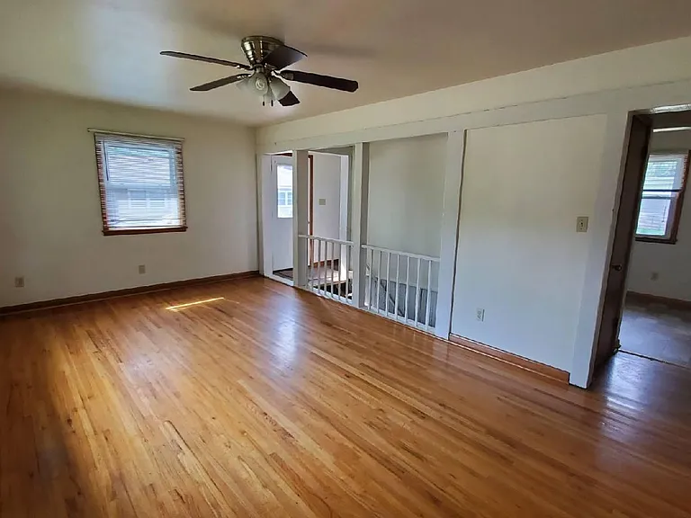 712 E Seerley Blvd — Photo 2