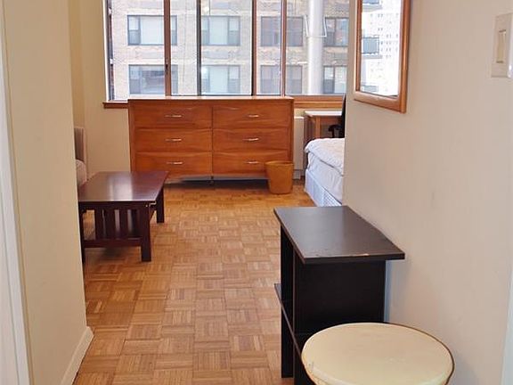 5th image of 235 E 40th St #****15j