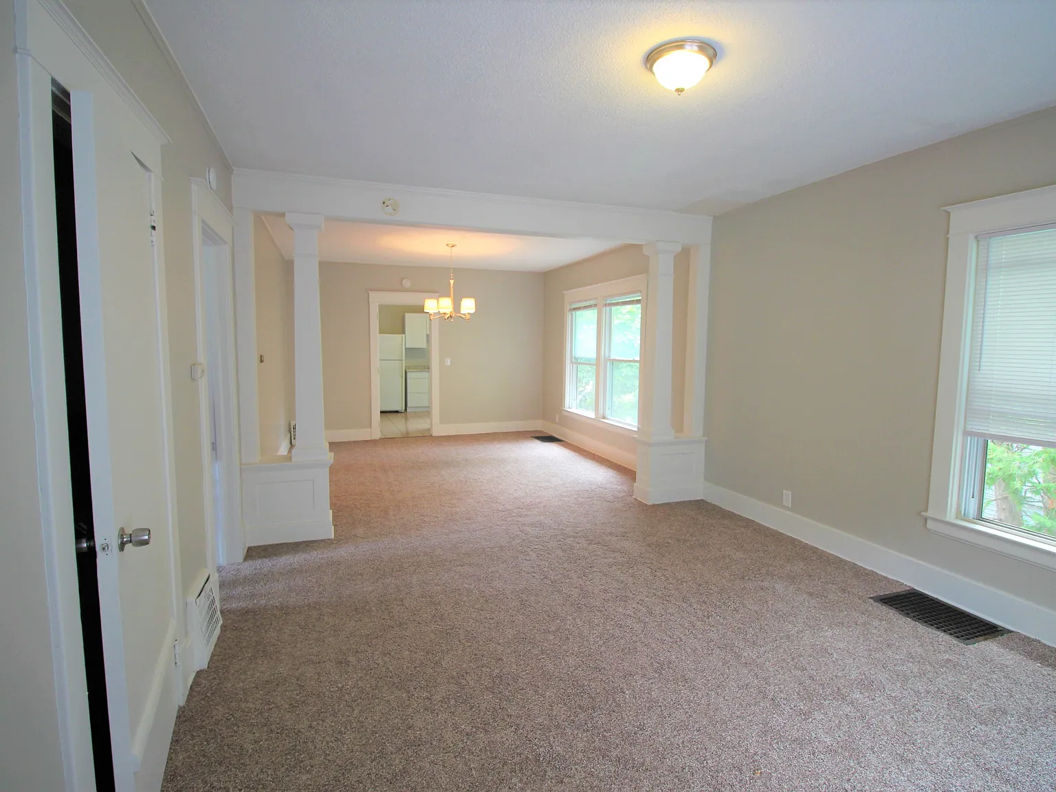 736 Oakland SW - 1 — Photo 4