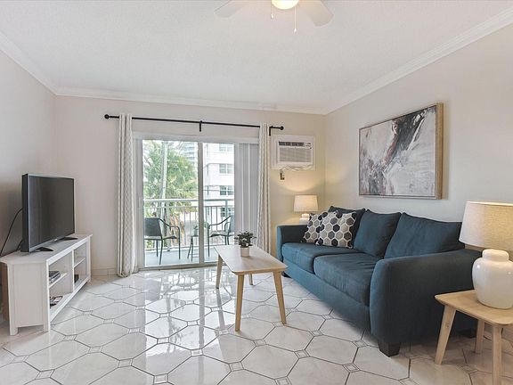 4th image of 720 Orton Ave APT 206