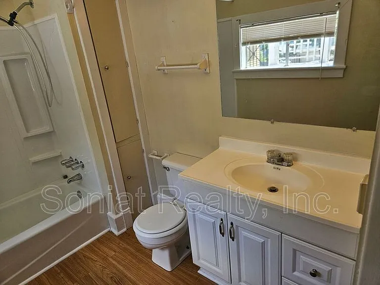 110 S Pierce St #C — Photo 10