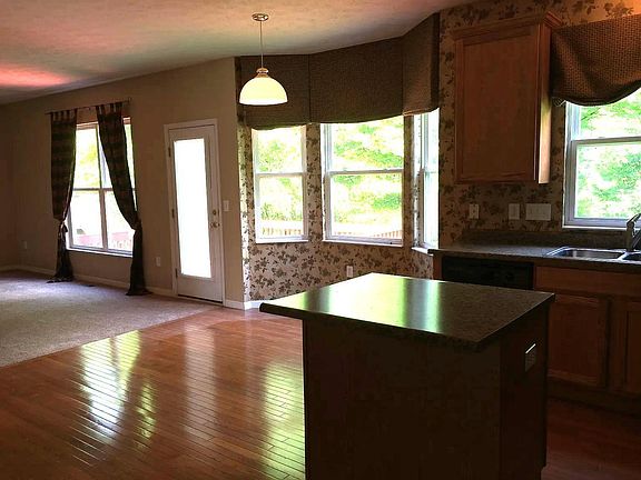 3rd image of 882 E Anson Dr