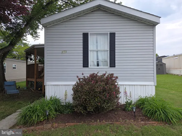 100 Decatur Dr, Grantville, PA 17028