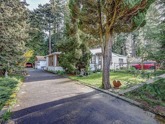 2nd image of 525 Pioneer Cres