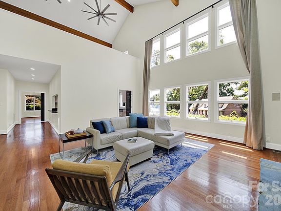 5th image of 120 Royal Pointe Way