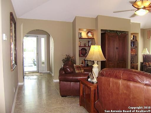 2nd image of 1528 Circle Oak Dr