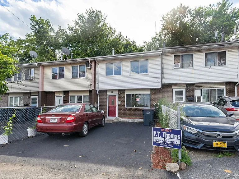 78 Roosevelt Dr — Photo 2