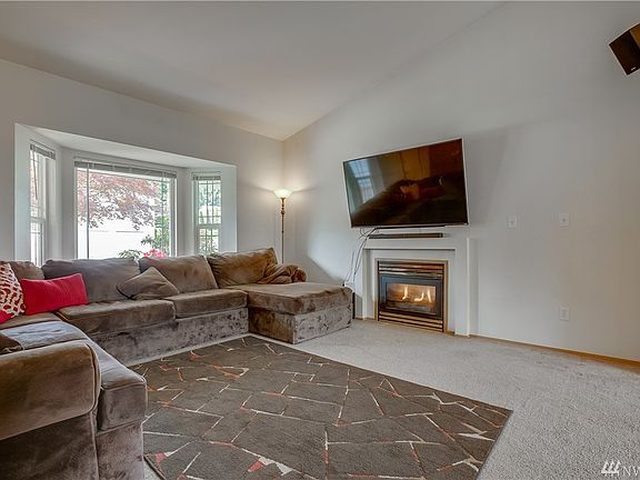 5th image of 9523 28th St NE