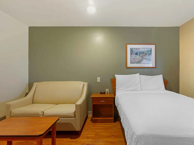 Deluxe Studio - 1 Full Bed