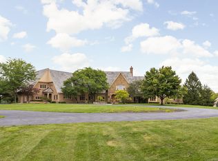 8835 Foxland Run, Zionsville, IN 46077