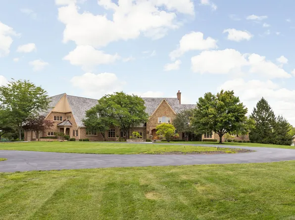 8835 Foxland Run, Zionsville, IN 46077