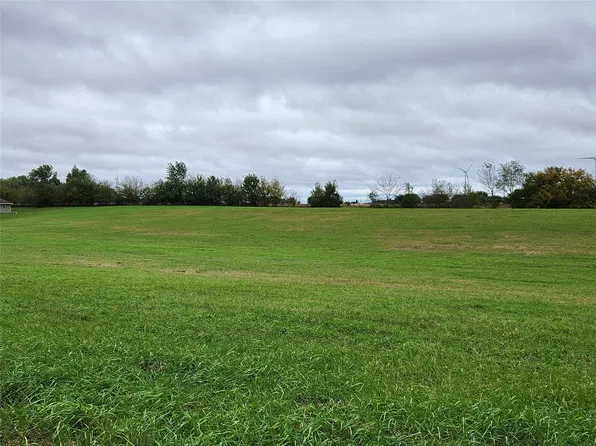 104 N Cedar Cir, New Sharon, IA 50207