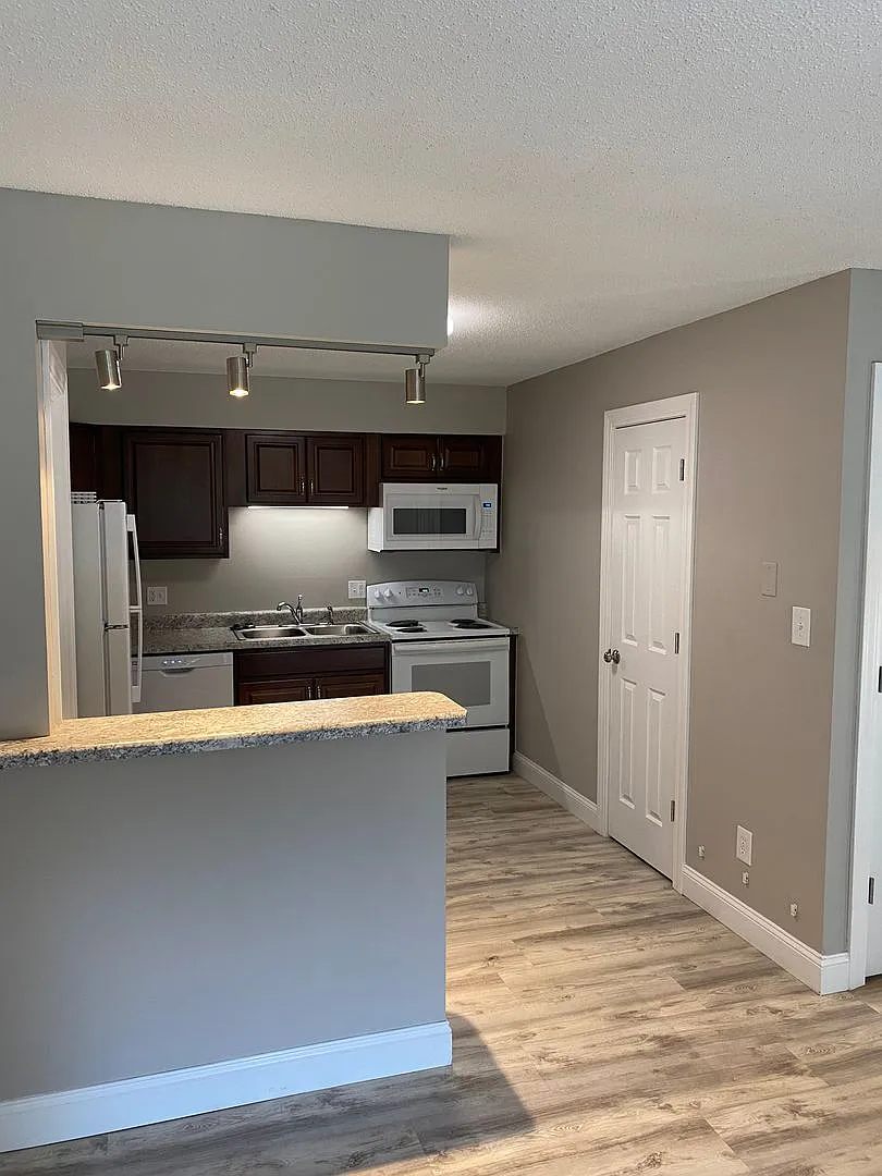 Spring Valley Apartments — Photo 4