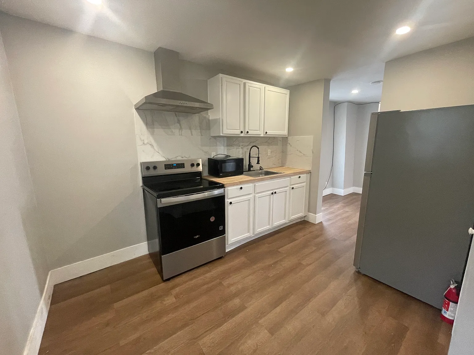 2 bed, 720 sqft, $1,350 — Photo 2