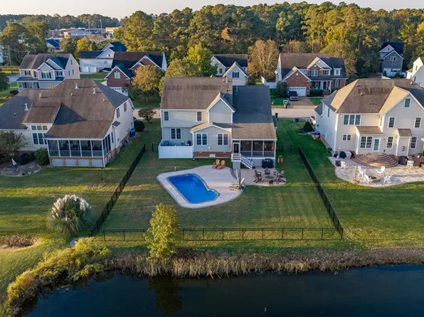 6 Elm St, Poquoson, VA 23662