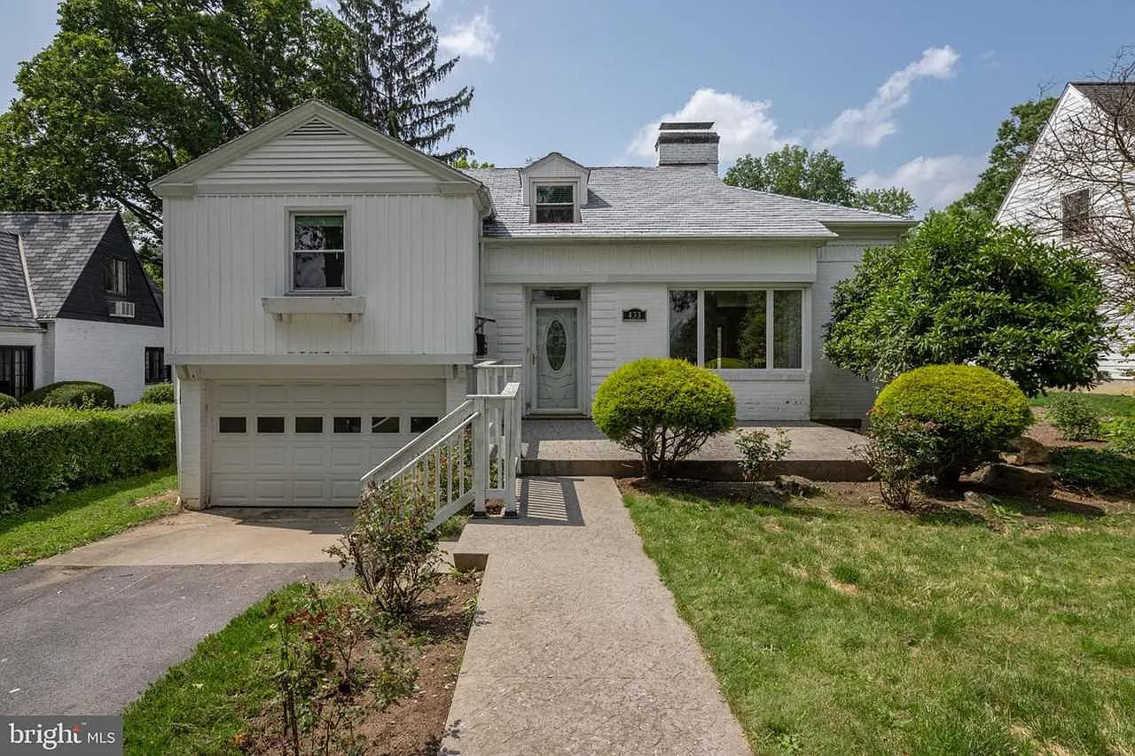 433 W Park Ave photo 1