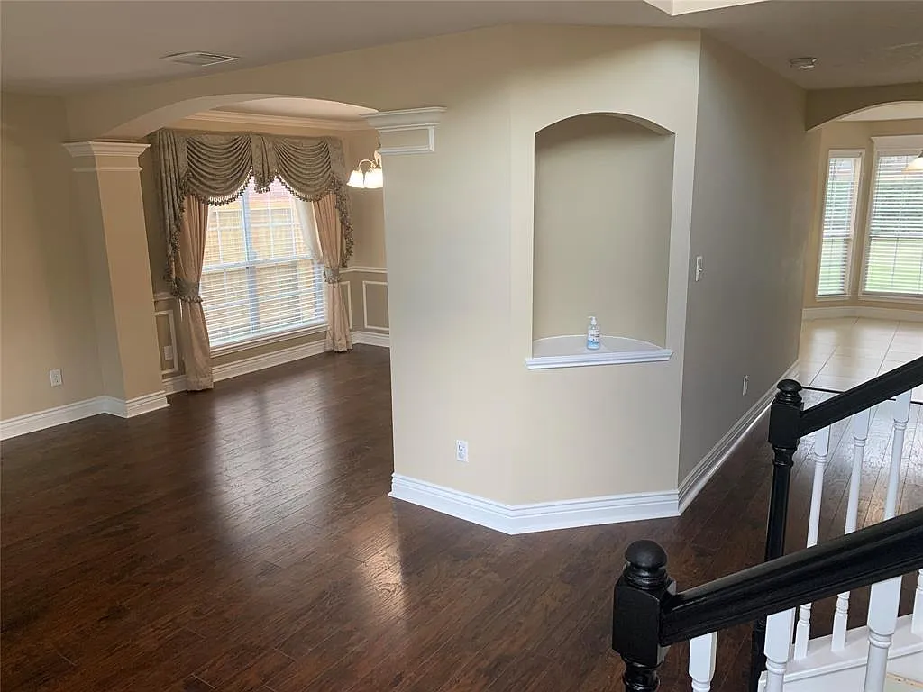 4 bed, 2.5 bath, 2668 sqft, $2,390 — Photo 4