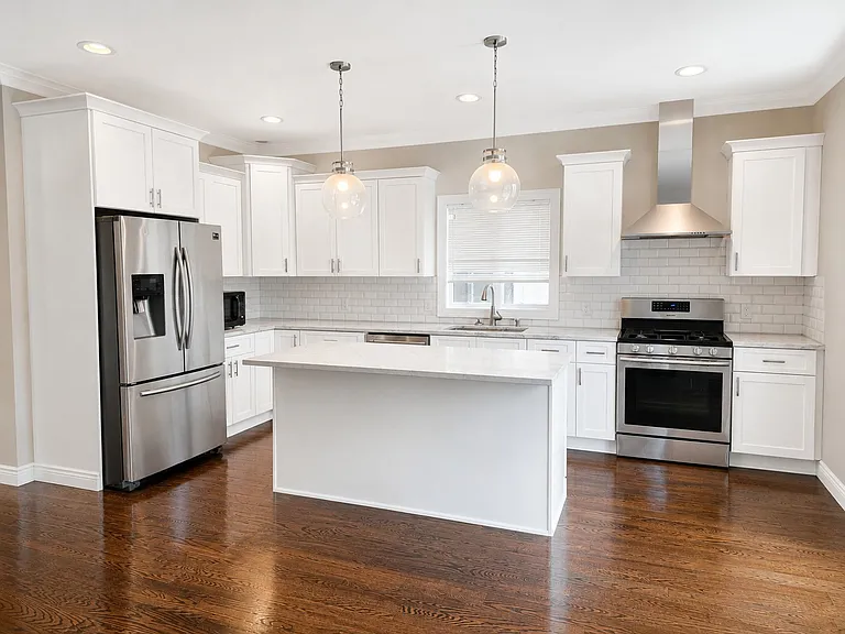 1156 Inwood Ter #B — Photo 6