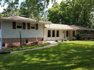 13806 W Lilac Ln, New Berlin, WI 53151