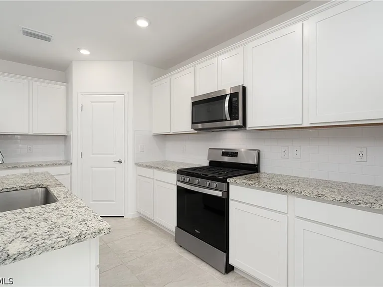 42380 Cascade Dr — Photo 2