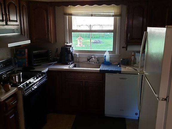 3rd image of 526 Oakwood Dr