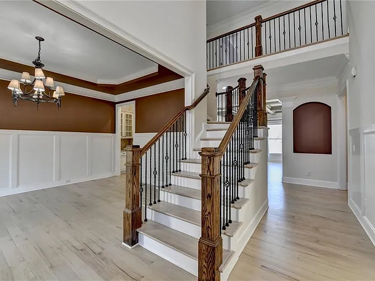 2230 Manor Creek Ct — Photo 3