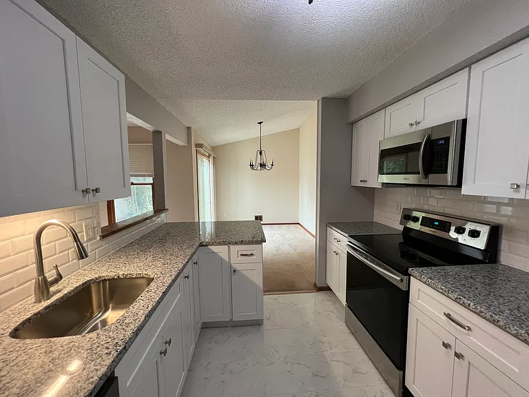 17 Cromwell Dr — Photo 4