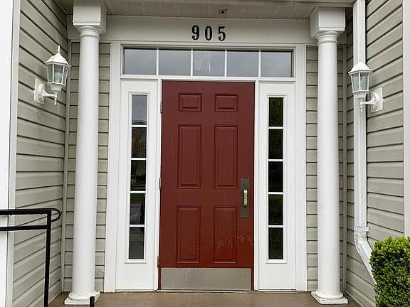 3rd image of 905 Blue Leaf Ct #7-3D