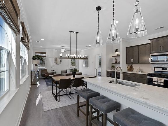 PHOTOS OF A SIMILAR HOME