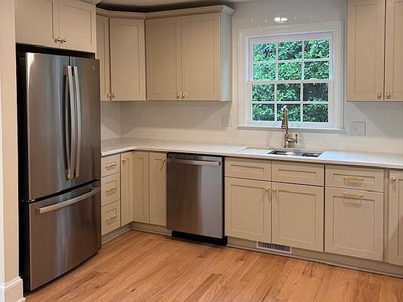 5th image of 801 Glen Eden Dr