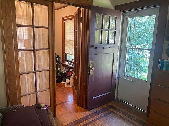 2nd image of 1138 S F St