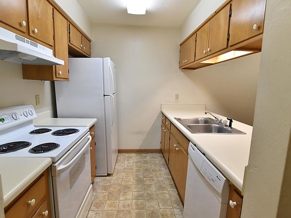 2nd image of 5503 Sombra Del Lago Dr