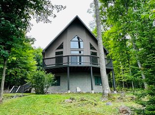 208 Shoreline Dr, Negaunee, MI 49866