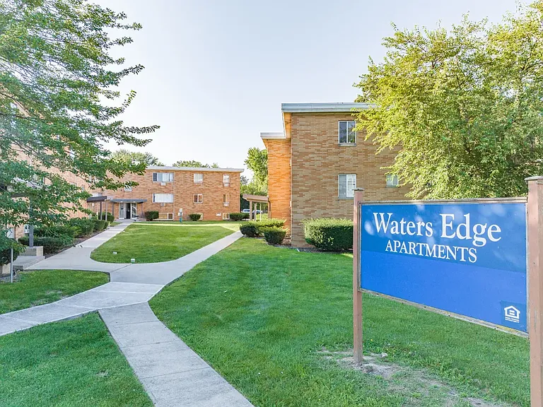Water's Edge Apartments — Photo 12