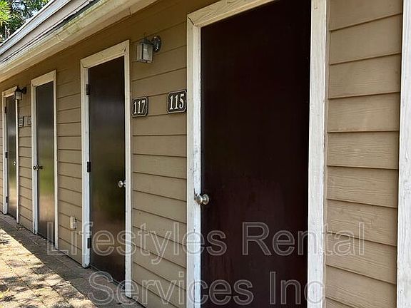 2nd image of 115 Poinsettia St