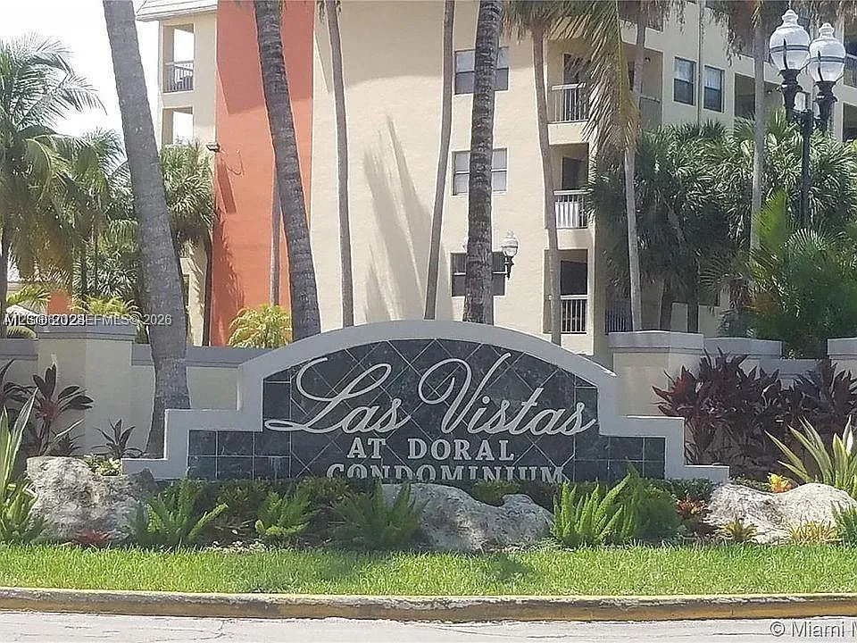 Las Vistas At Doral Condo — Photo 1