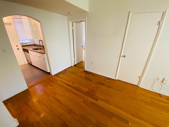 4th image of 1051 Euclid Ave APT 106