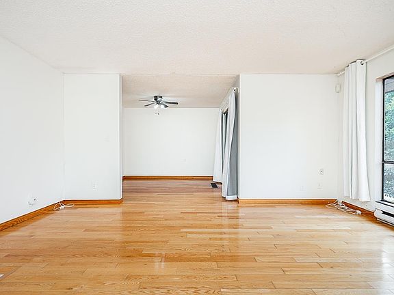 4th image of 10570 Holly Park Ln