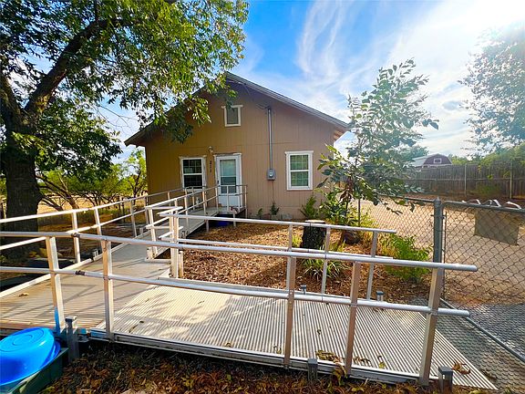 2nd image of 211 Lucas Dr