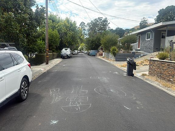 4th image of 209 Alpine St