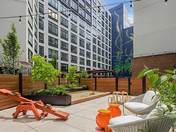 3rd image of 475 Clermont Ave #618