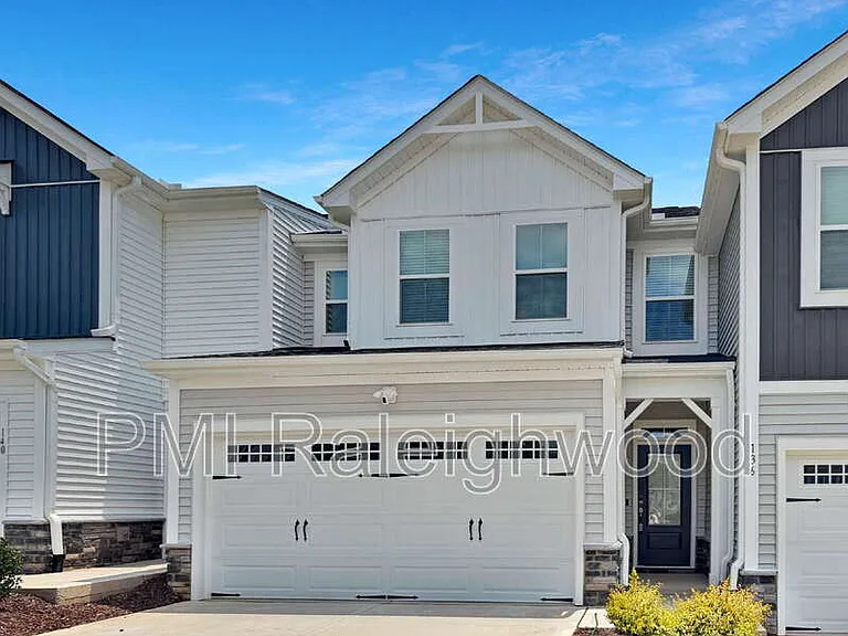136 Kobus Ct — Photo 2