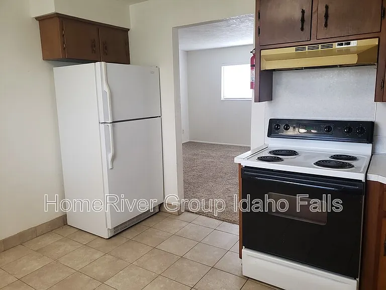 640 Hansen Ave #4 — Photo 6