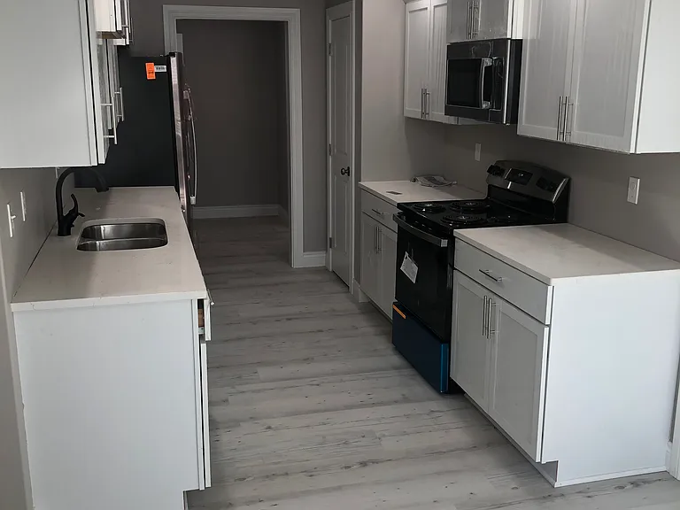 857 SE Hackberry Dr — Photo 3