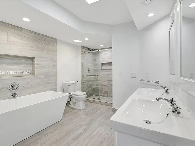 1000 Island Blvd #707 — Photo 47