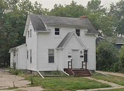 1st image of 915 7th Ave S APT 2