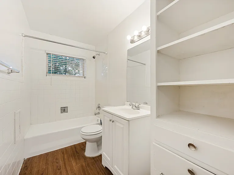 517-523 S Travis St #3 — Photo 12